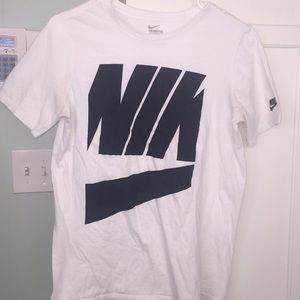Boys Nike Tee - Size XL